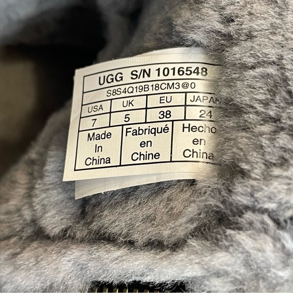 UGG Abree Ankle Boots Side zip. Size 7. Suede leather. Pre-owned - Picture 6 of 8